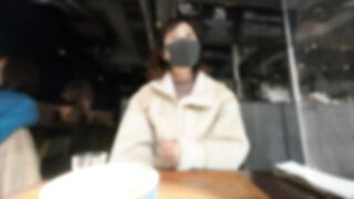 るい関西弁のお姉さんがほろ酔いデートで目がトロン…。お互いパートナーのことを忘れて貪るように求め合う